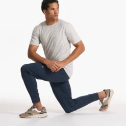 Tradewind Performance Tee | Vapor Heather -Deals Haute Drape Store V109HVA SP23 M ECOMM TOPS DETAIL 1595 1x1 b29c9a1d 5551 4fd6 ac13 e2386cb2cace