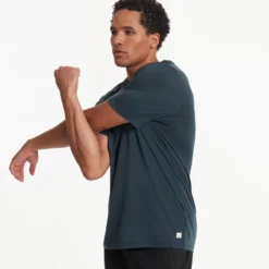 Current Tech Tee | Beryl -Deals Haute Drape Store V195BER SP23 M ECOMM TOPS DETAIL 4048 1x1 e1353703 c28f 42a1 8809 4b62d84a0d83