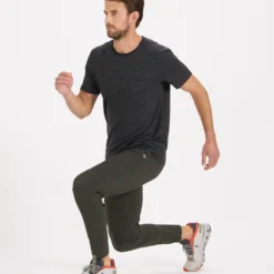 Linear Tech Tee | Black -Deals Haute Drape Store V196BLK 6 3ee2be82 edbd 471b 88a5 d3e460804df9