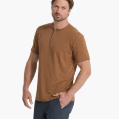 Linear Henley | Rum -Deals Haute Drape Store V199RUM FA22 M ECOMM TOPS DETAIL 2113 1X1 7edfa039 cdba 4432 99bb abed3f76fb70