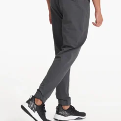Transit Jogger | Charcoal -Deals Haute Drape Store V417CCL SP18 M ECOMM FULL 0612