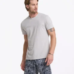 Pursuit Tee | Light Grey